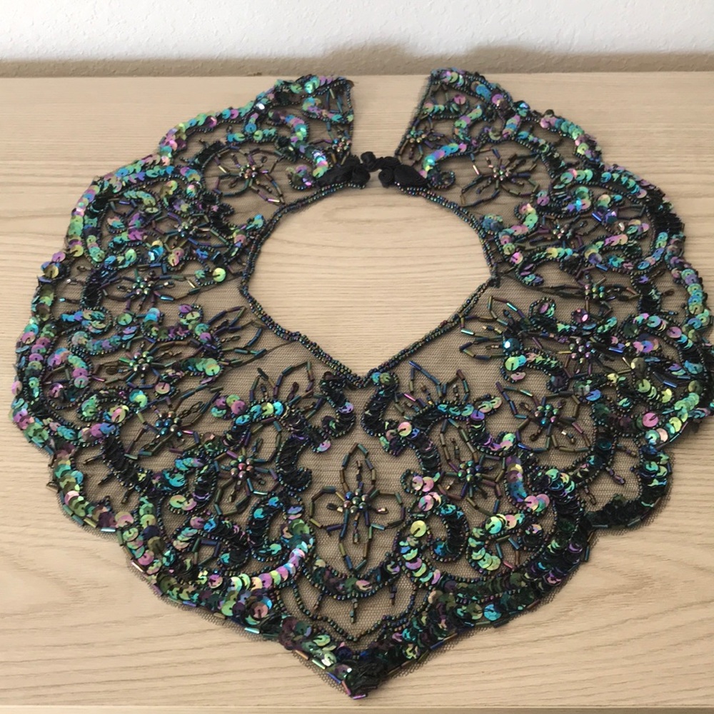 GORGEOUS PEACOCK SEQUINS & BLACK LACE COLAR - Picture 3 of 3